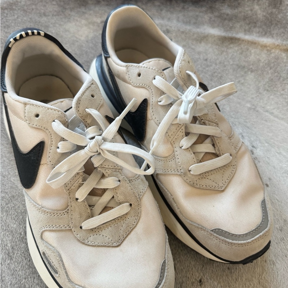 Nike Black and White Sneakers